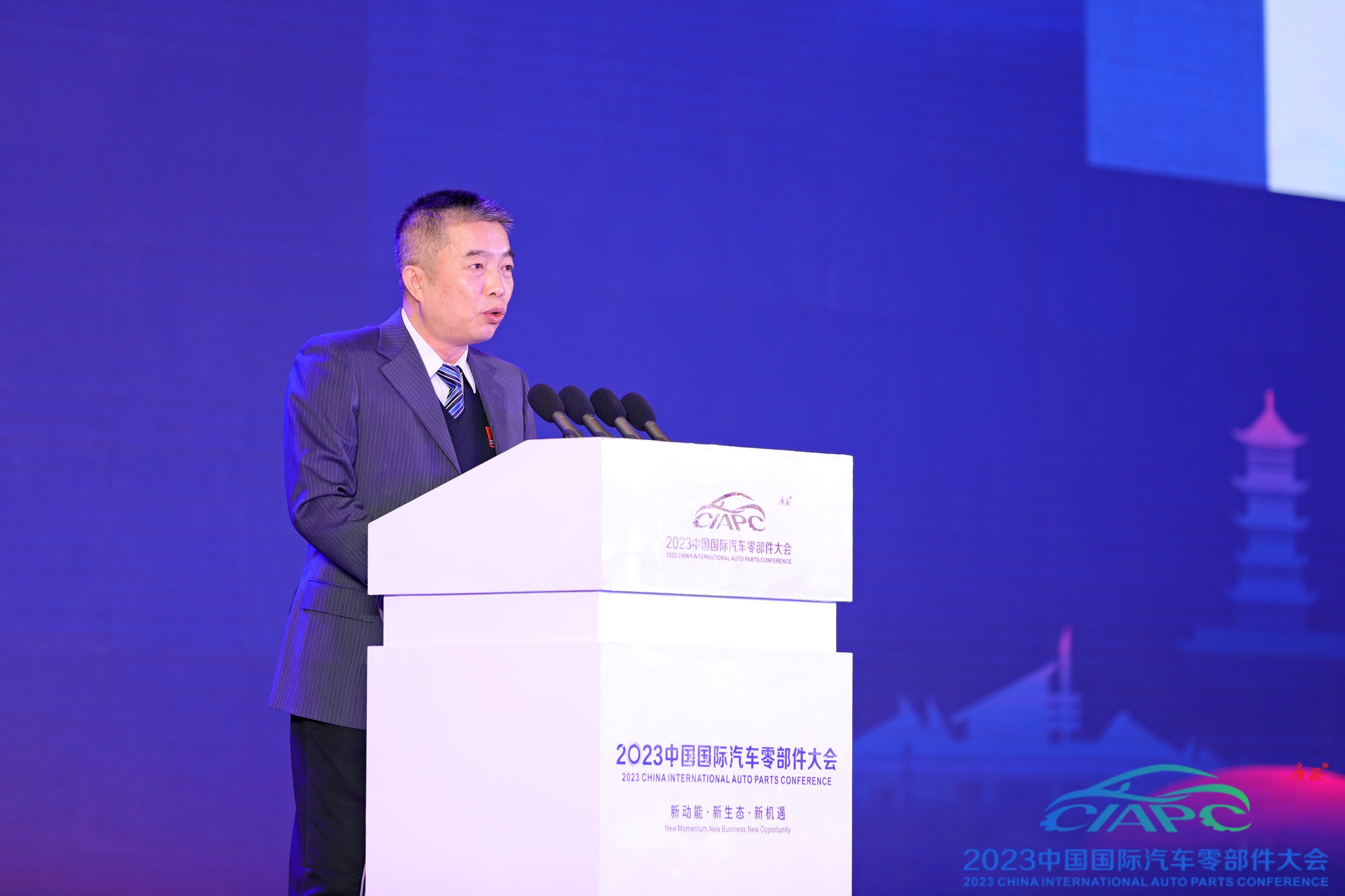 羅俊杰：中國汽車產業(yè)抓住歷史機遇，推動新四化轉型升級_北京中汽四方會展有限公司